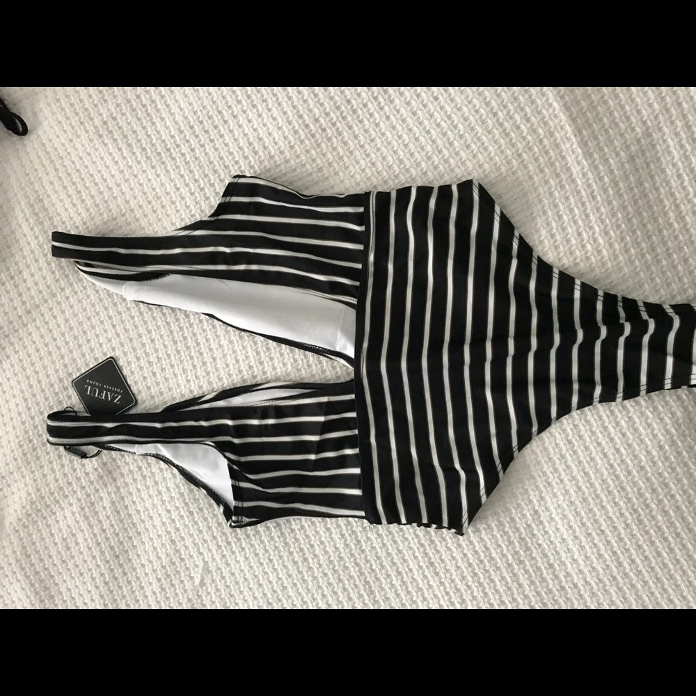 Brand new zaful swimsuit - Picture 2 of 2